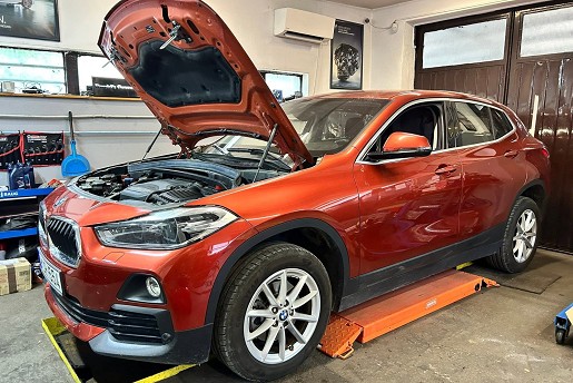 BMW F39 X2 18D