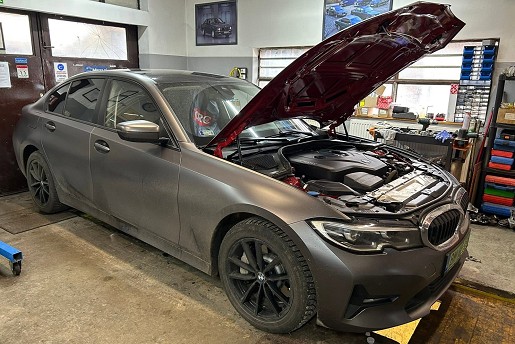 BMW G20 330e
